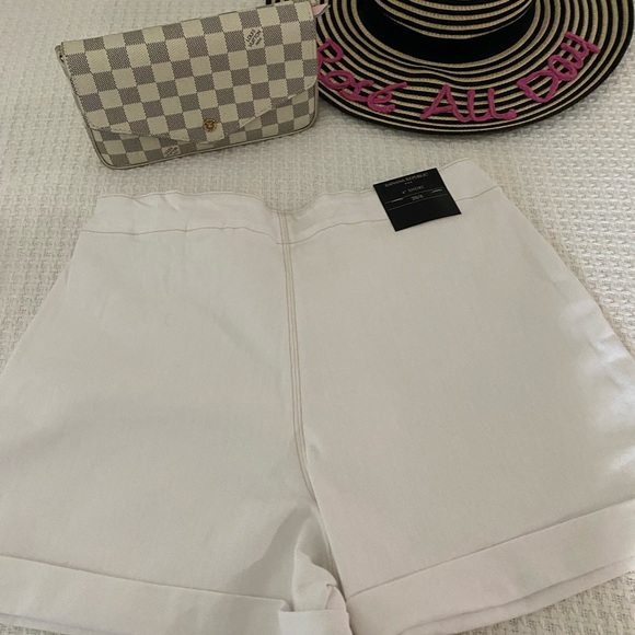 Banana Republic white shorts - Picture 3 of 4